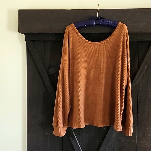 Low back pullover with back detail. - Picture 2 of 5